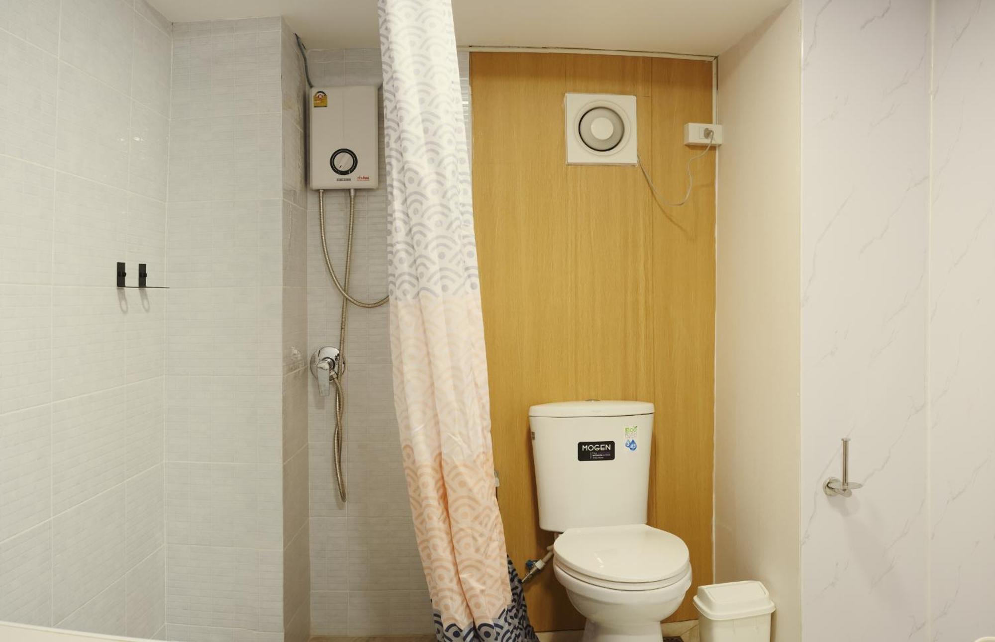 Rumah liburan Secret House In China Town 2br. Rare Find