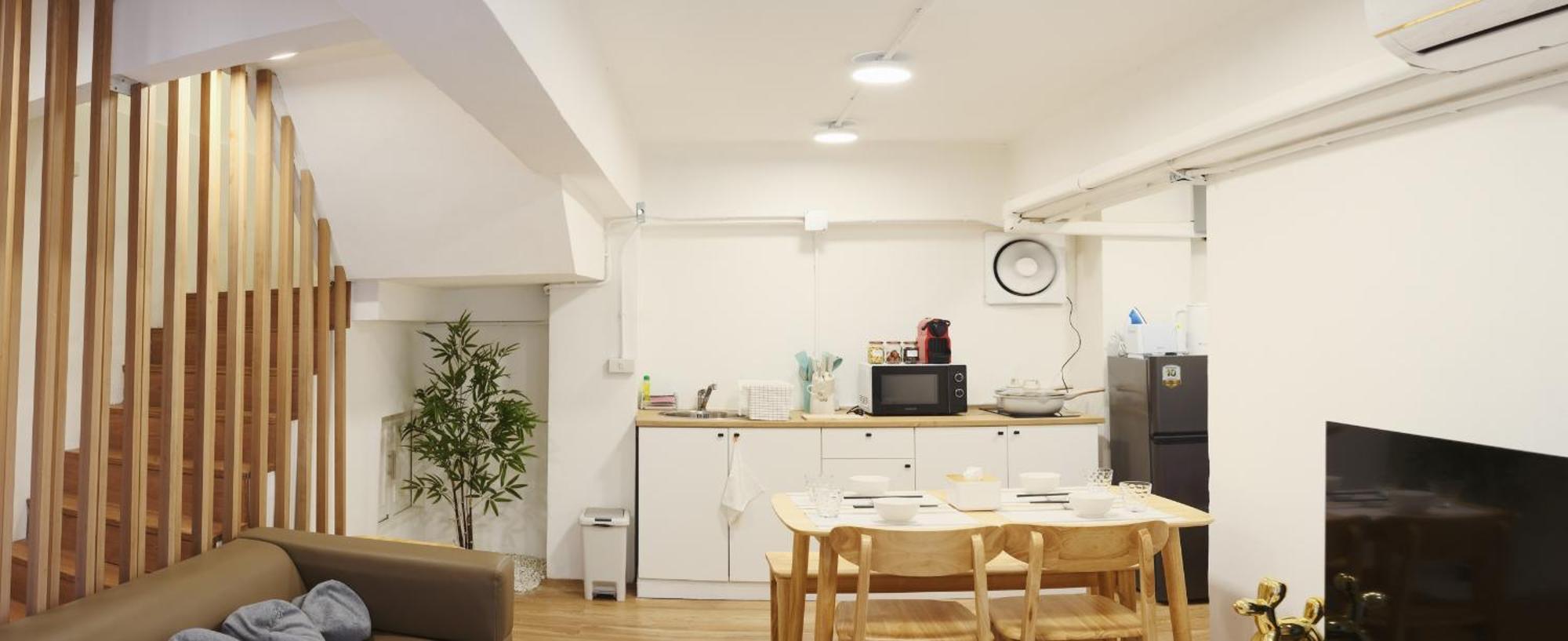 Rumah liburan Secret House In China Town 2br. Rare Find